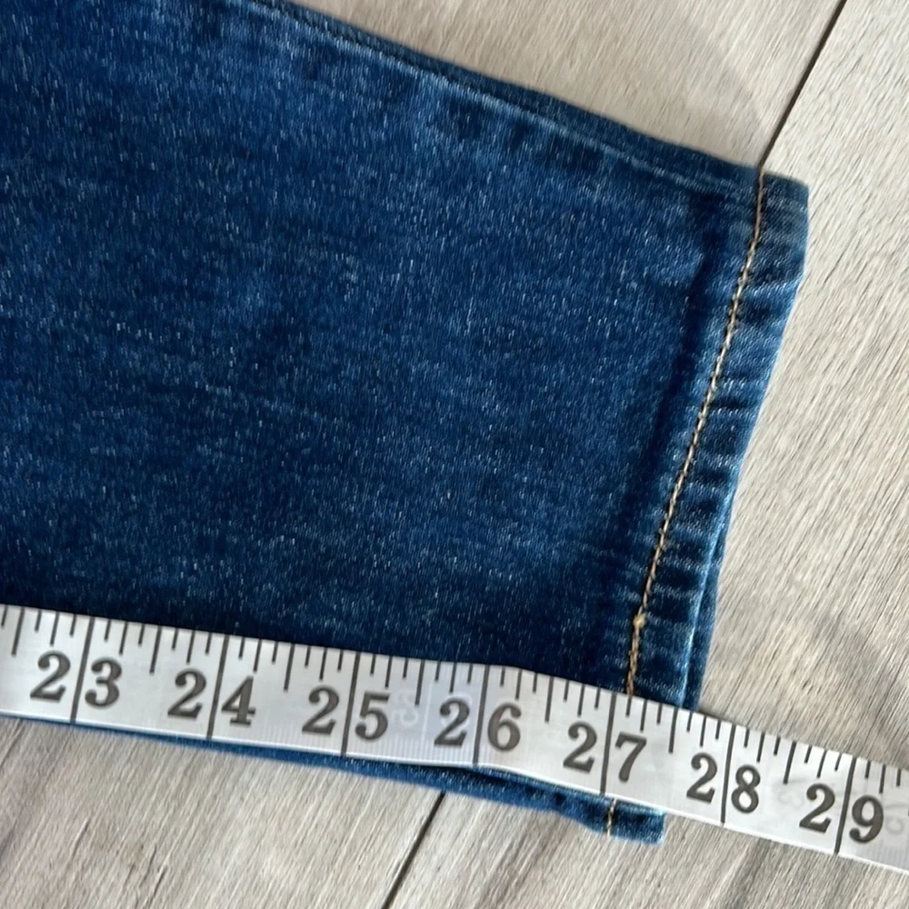 Levi’s premium Italian denim MOM jeans size 25